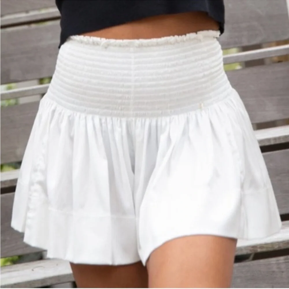 NWT Natural Life Daisy Skort Shorts Medium White Smocked Waist Shiny Lightweight - Picture 3 of 9